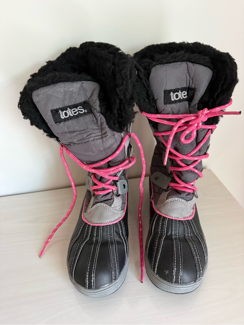 totes Girls Gray and Pink Snow Boots with Cozy Faux-Fur Cuff - size 2